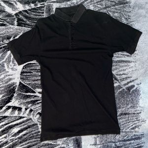 Medium black polo shirt